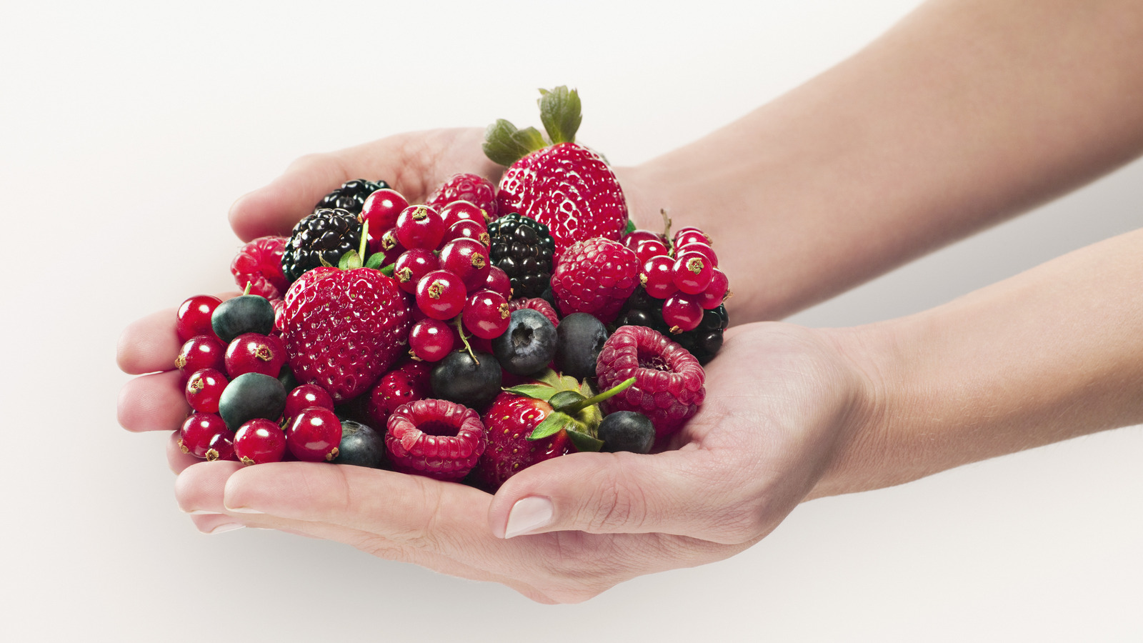 the-best-way-to-store-fresh-berries-requires-no-fancy-equipment