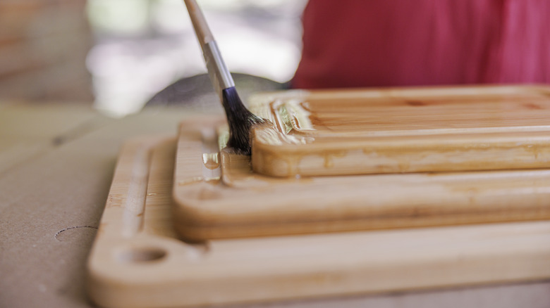 wooden cutting board oil