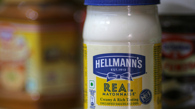 jar of hellmann's mayonnaise