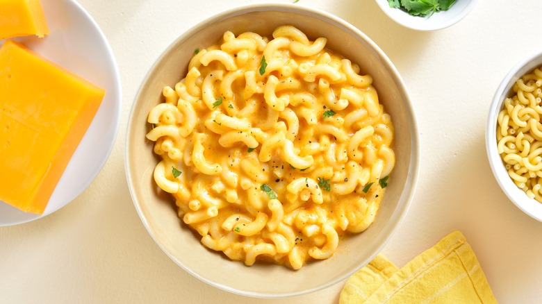 mac and cheese in bowl