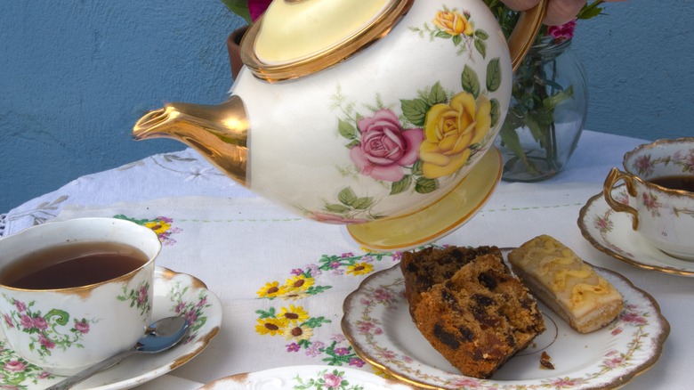 Teapot and teacup with tea