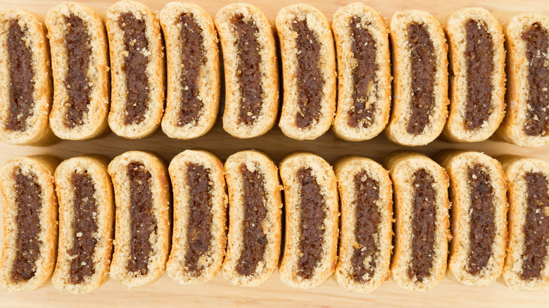 several Fig Newtons in sleeve