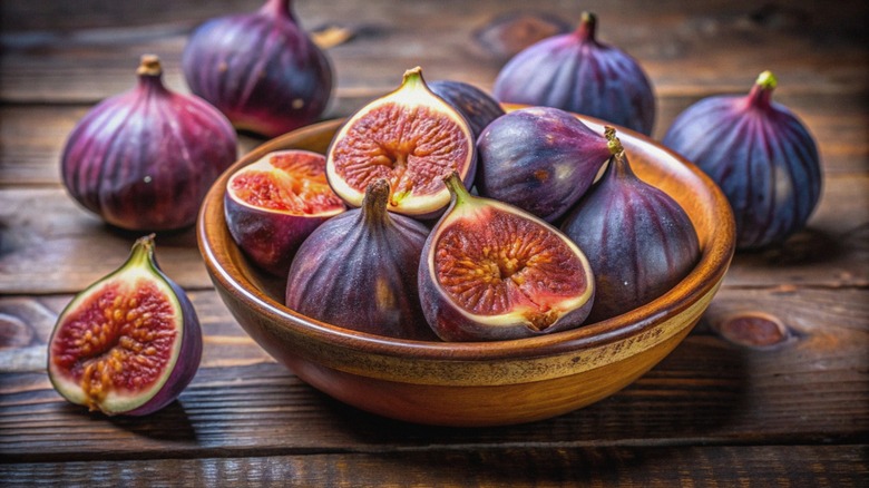 bowl of figs