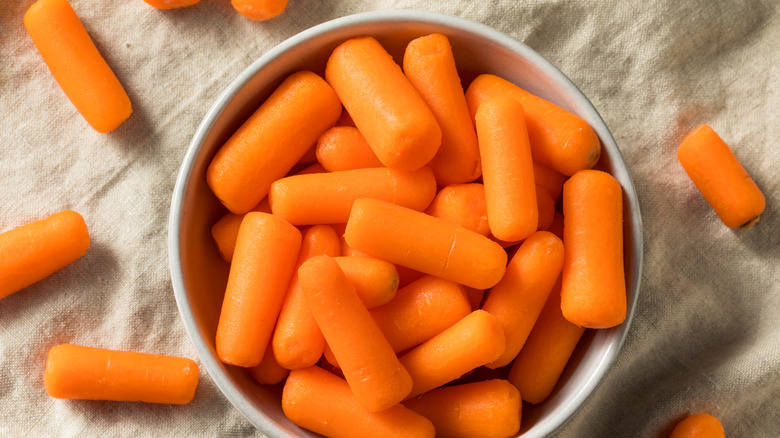 Baby carrots in a bowl
