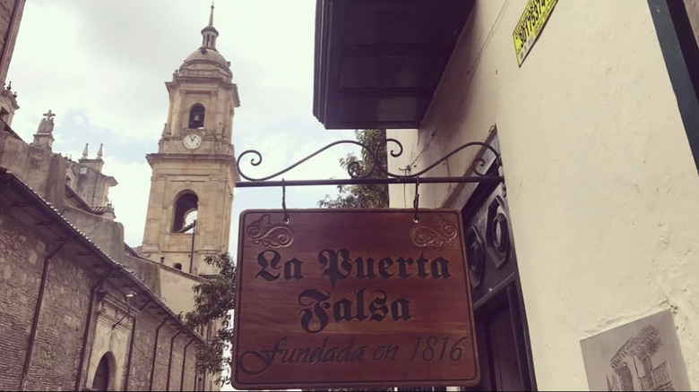 shopfront of La Puerta Falsa