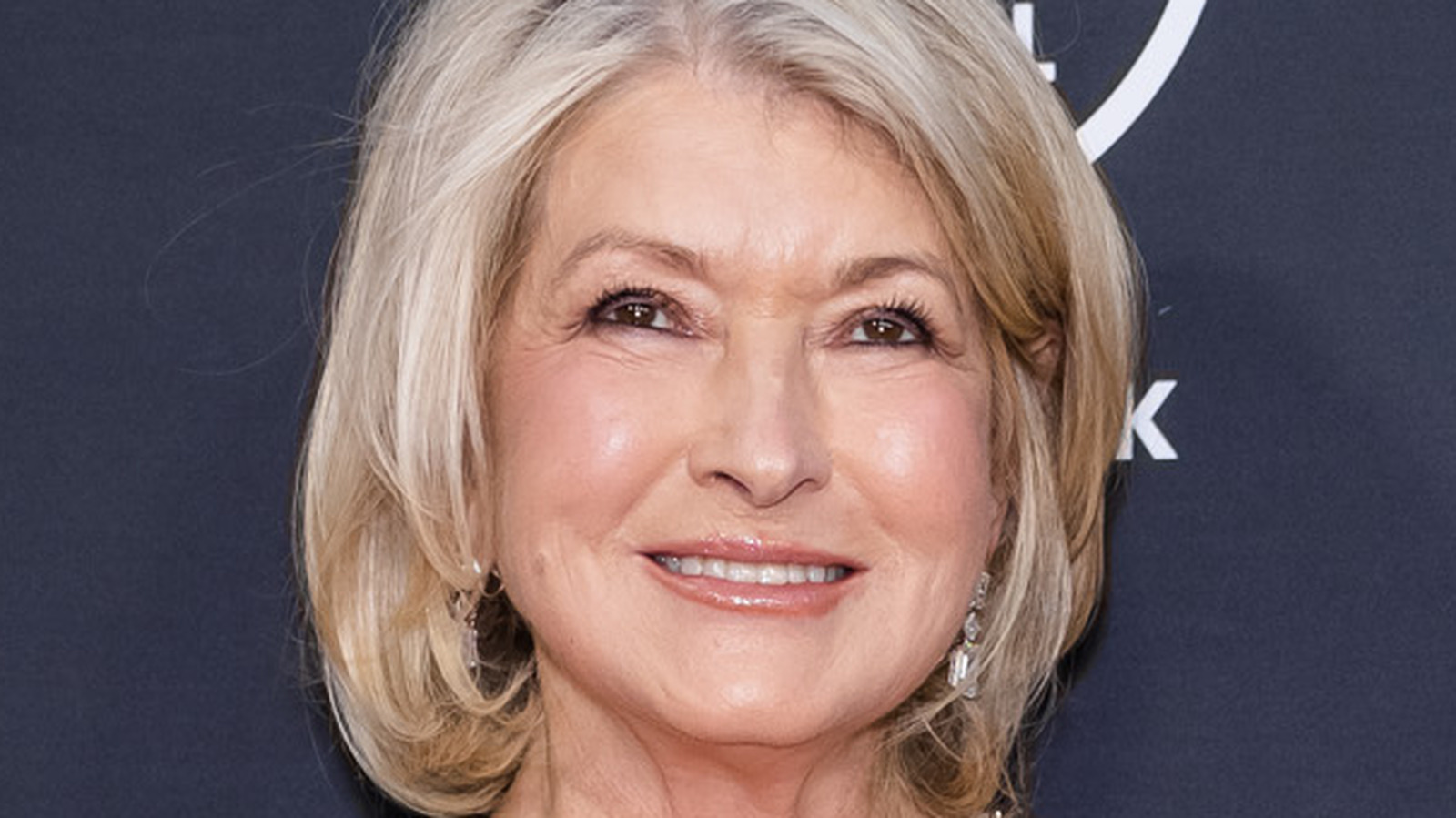 https://www.foodie.com/img/gallery/the-rubber-band-trick-martha-stewart-uses-to-open-stubborn-jars/l-intro-1695935008.jpg