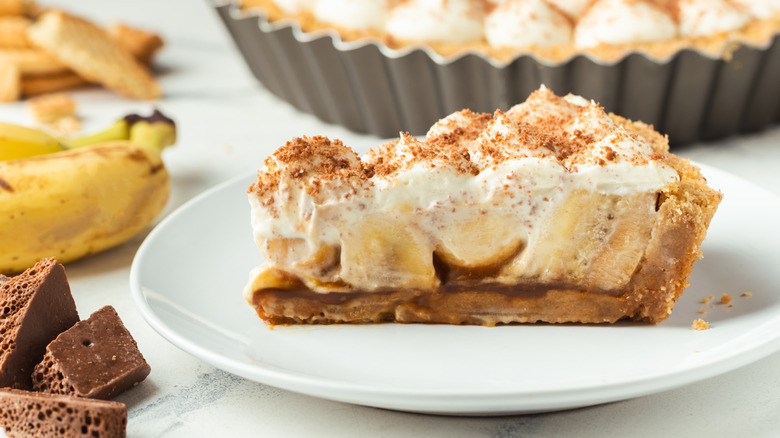 Banana cream pie slice