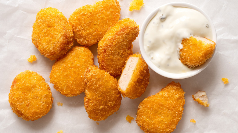 Chicken nuggets with a creamy dip