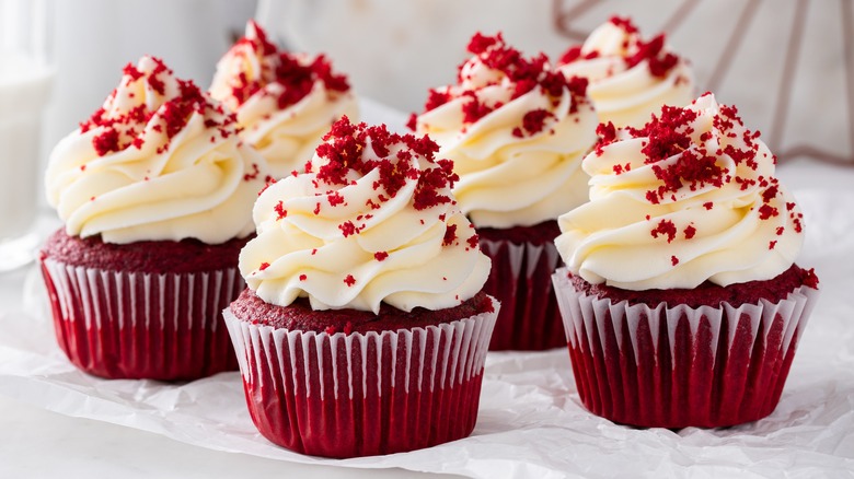 red velvet cupcakes with cream cheese frosting