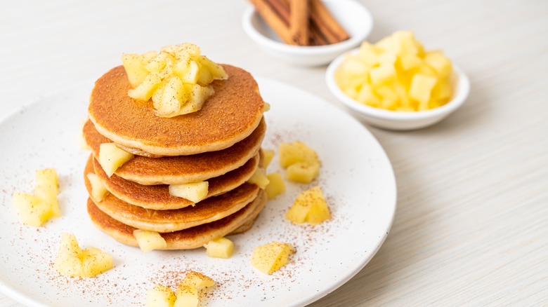 cinnamon apple pancakes