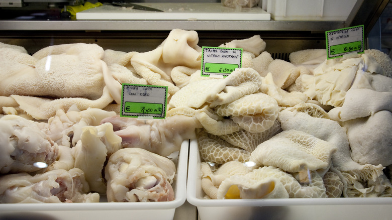 A display of cuts of dressed tripe.