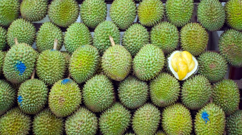 Many durians with one peeled durian