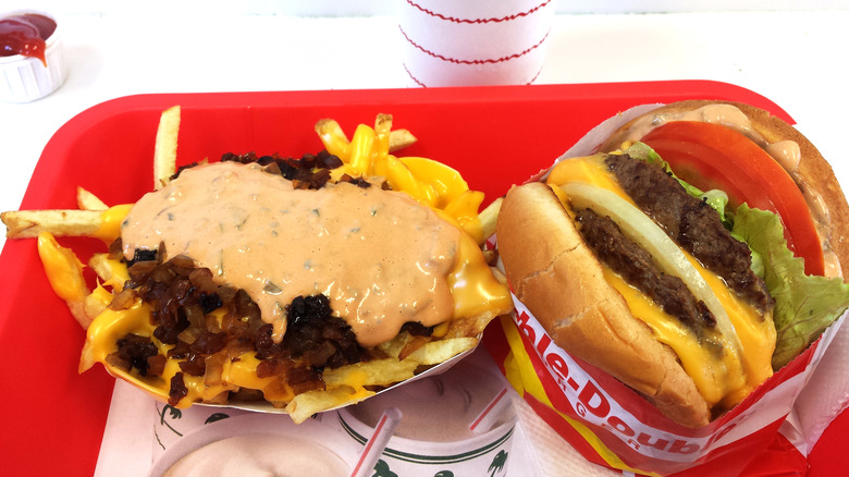 animal fries from in-n-out on tray