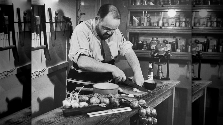 Phillip Harben making French onion soup