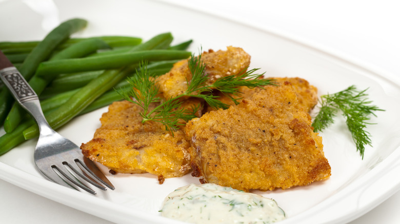 Fried fish fillet with beans and tartar sauce