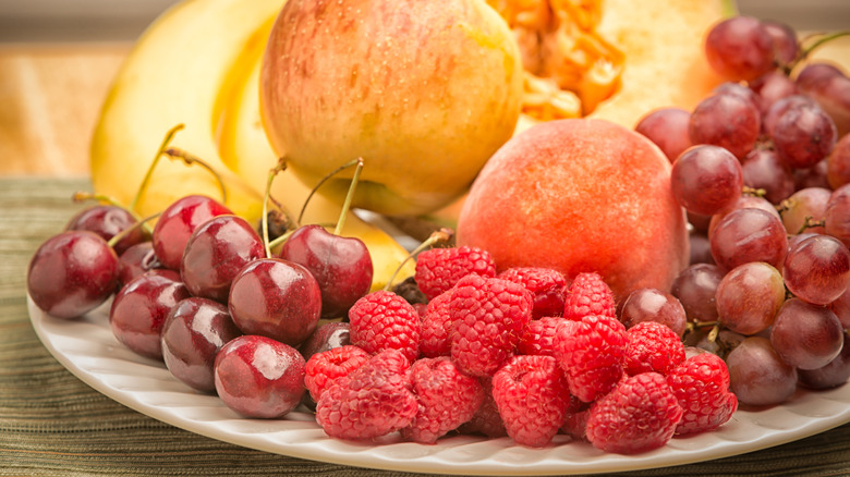 A plate of mixed fruits.