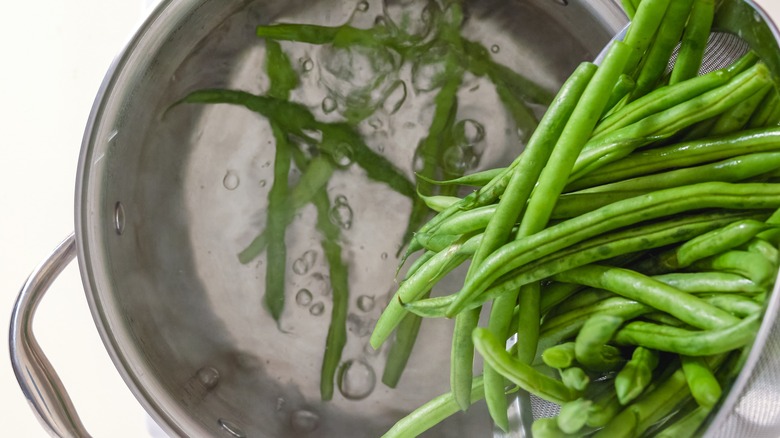 green beans in boiling water