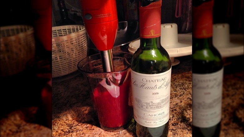 Hyper-decanting wine with a hand blender